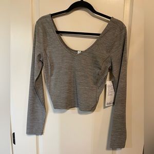 Lululemon Womens long sleeve top size 8 BNWT Retail $78 Color - Grey